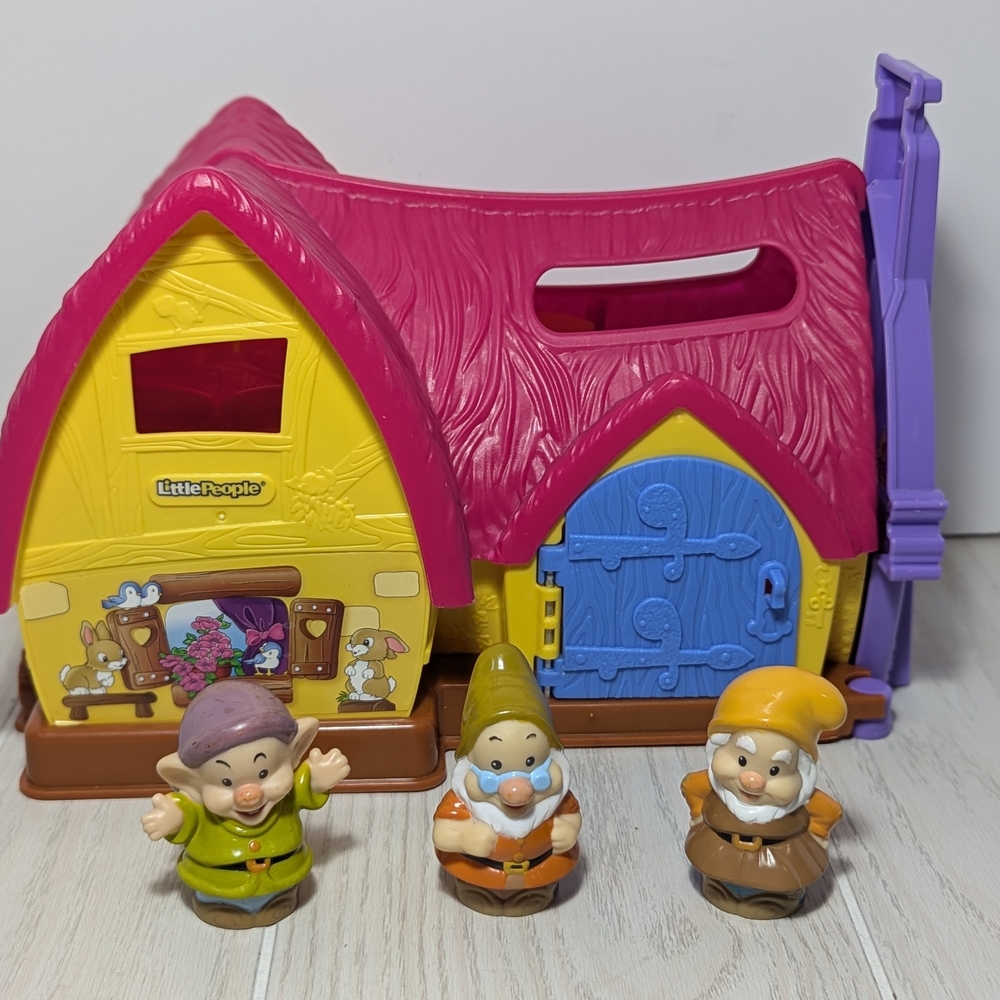 Snow‎ white 3 dwarfs Fisher Price little people Musical Cottage Playset